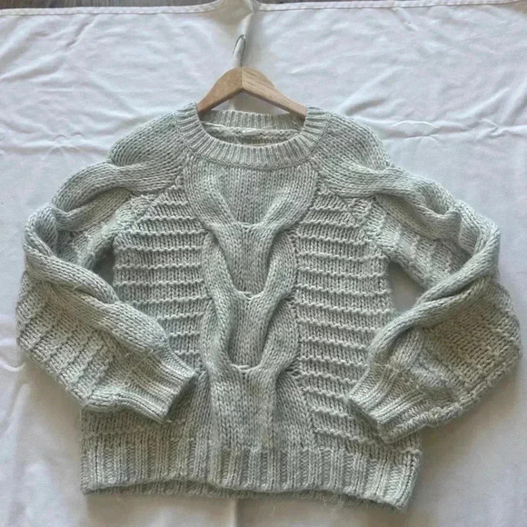 Chunky Cable-Knit Crewneck Sweater Size Small wool - Picture 4 of 6